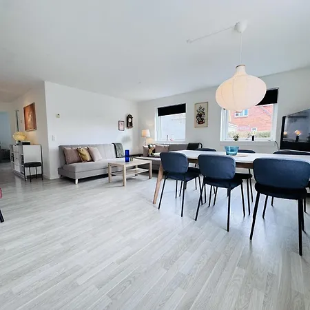 Lägenhet Aday -modern 3 Bedrooms In Langholt