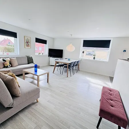 Aday -modern 3 Bedrooms In Langholt